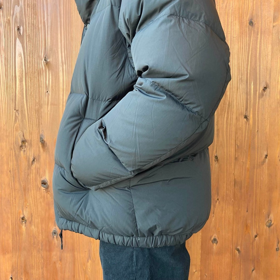 軽量ダウンポケッタブルジャケット