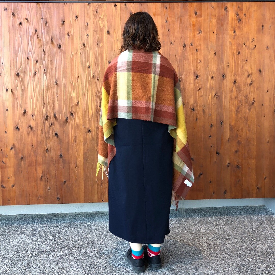ウールひざ掛けにもなる大判ストール