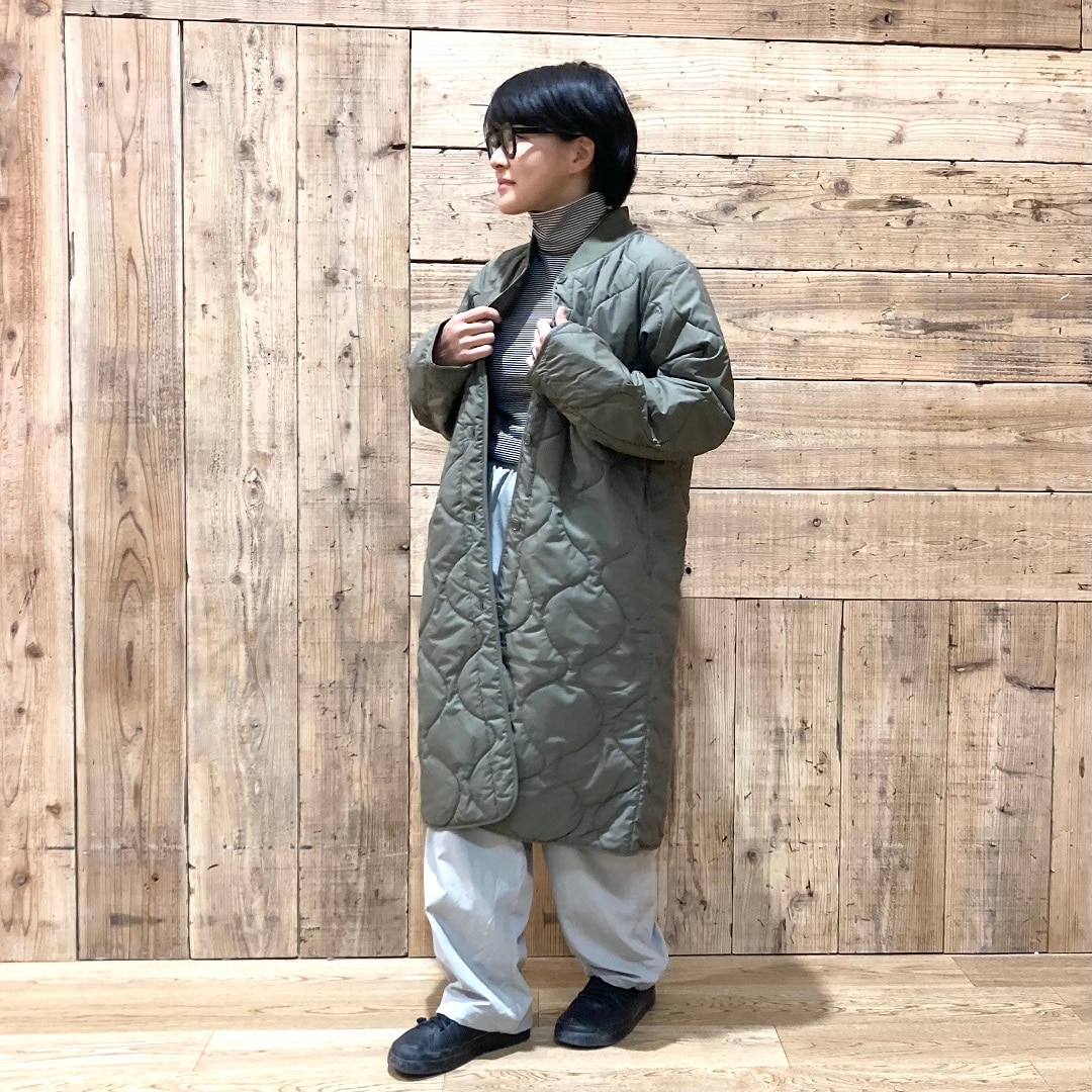 タートルネック長袖Ｔシャツを紹介している写真