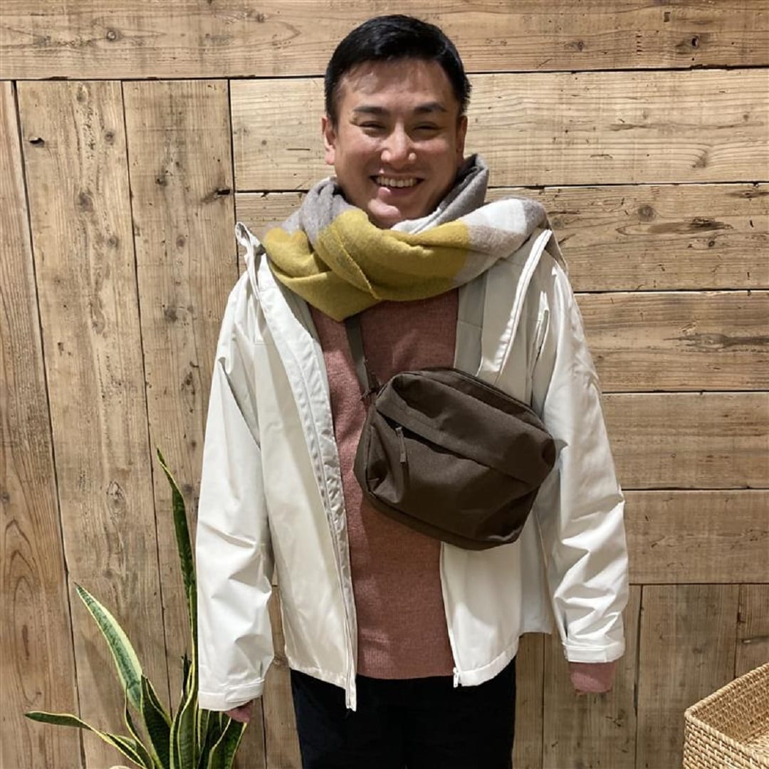 男性スタッフ前向き画像