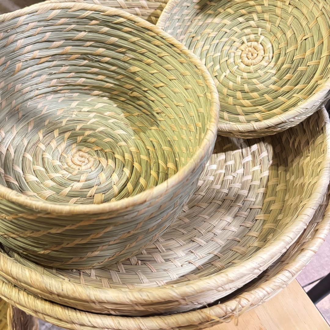 ブサカの丸型バスケットの写真