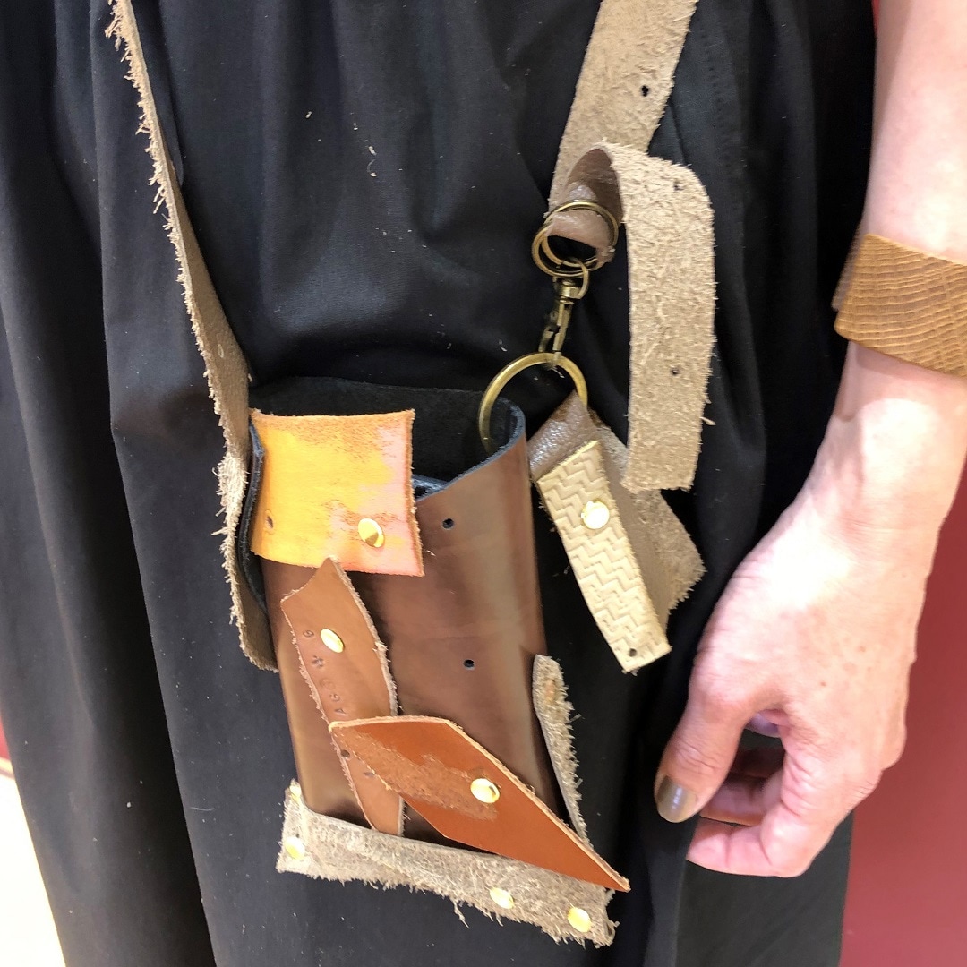 NPW(ヌメ革のパッチワーク)のバッグ。 NPWの学校ワークショップにて制作。