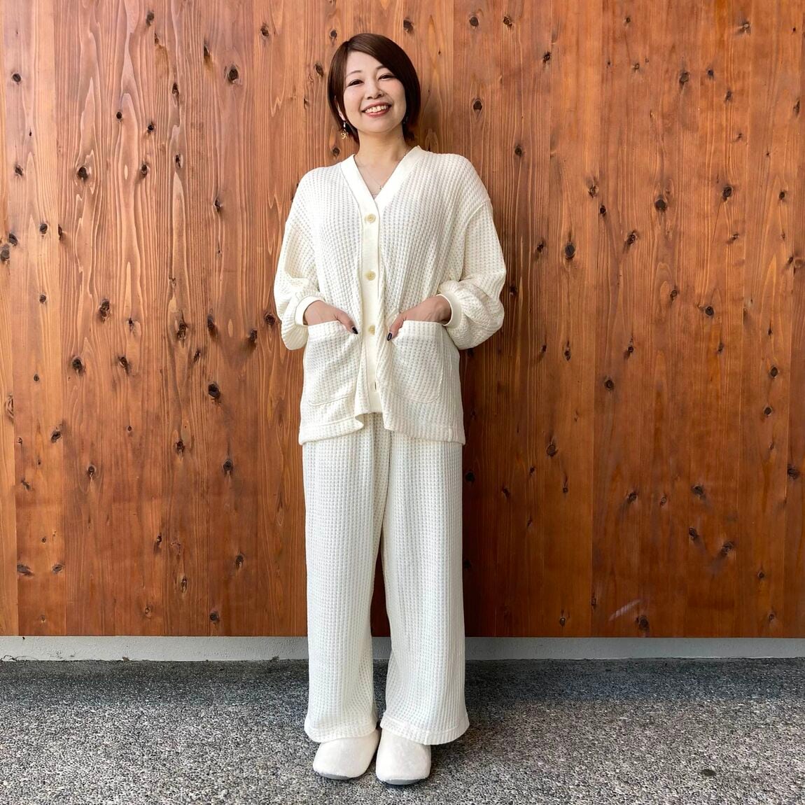 ざっくり編んだ長袖カーディガン