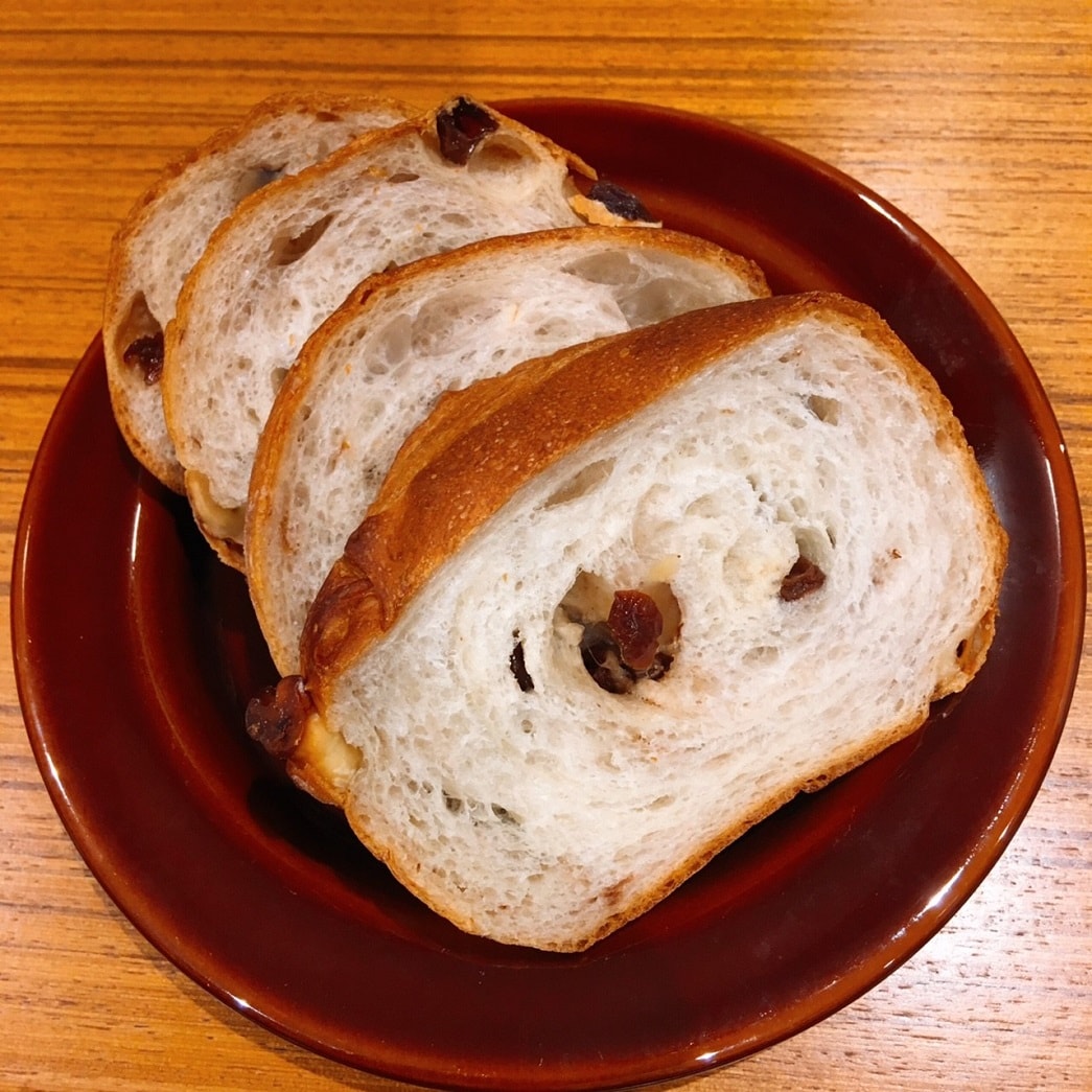 【Cafe'&Meal MUJI グランフロント大阪】くるみとレーズンの食事パン