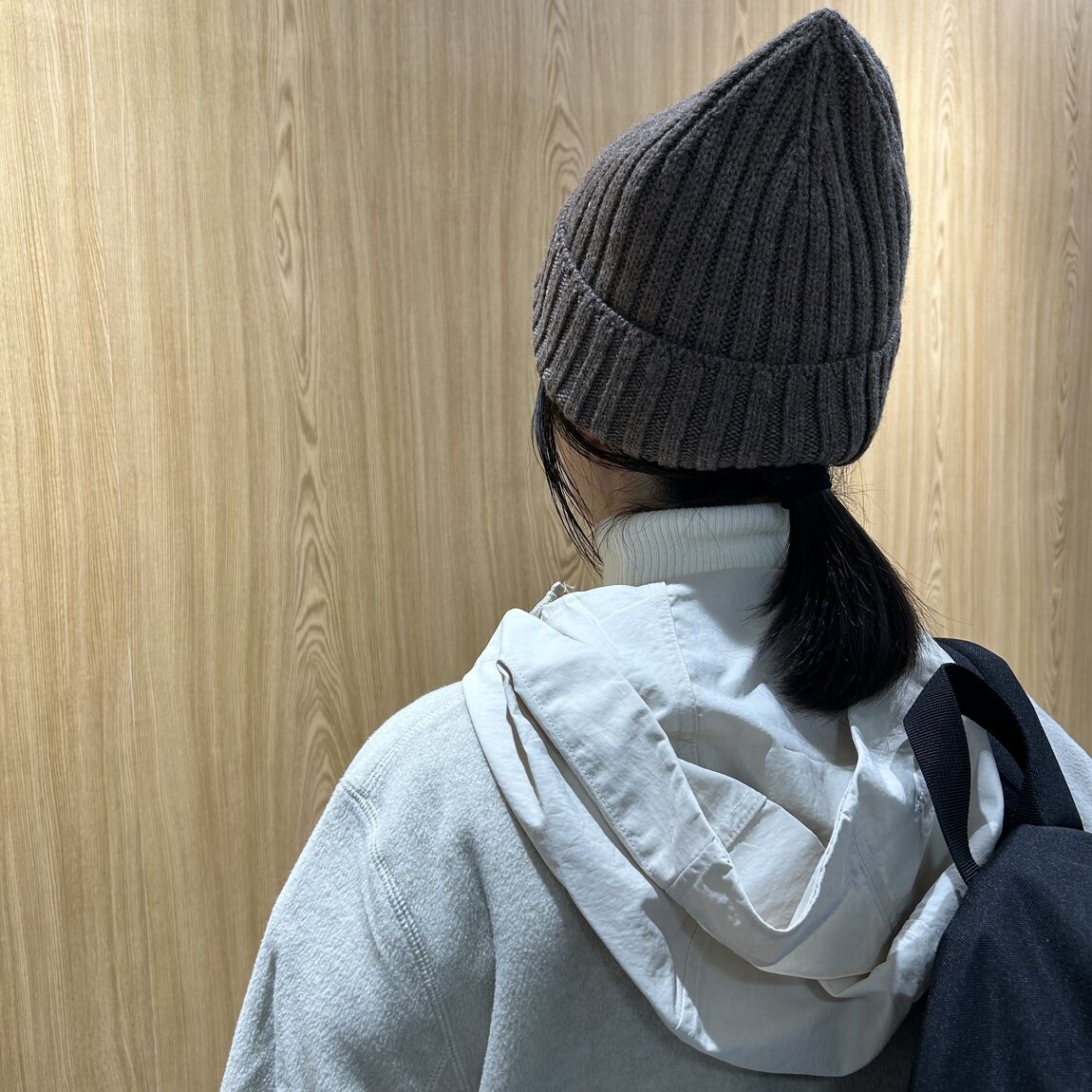 女性スタッフ　フリースカーディガン