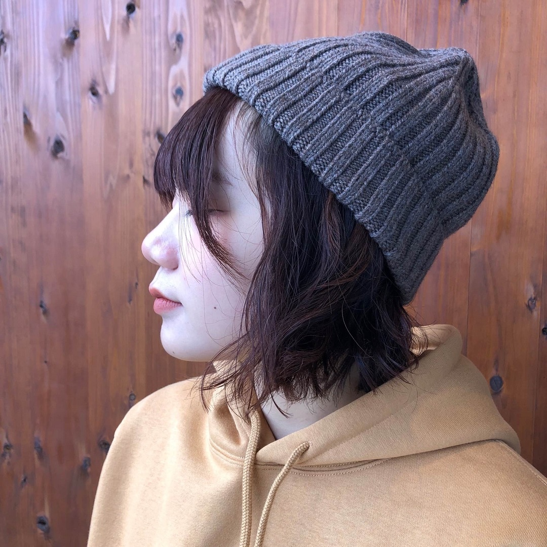 おでこのチクチクを抑えたウール混リブ編みワッチ