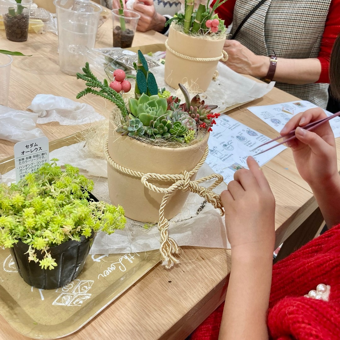 【天然自然石・石鉢・いちょう水鉢・銀杏・オブジェ・蹲・植え込み鉢・オーナメント】 こんにちは⛄️ジョイフルエーケー大麻店です！ 新たに入荷した鉢に