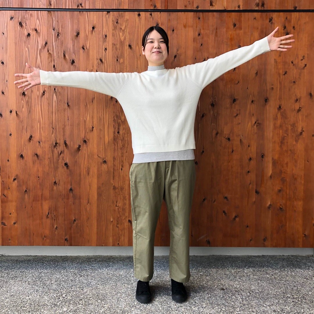 洗えるワッフル編みクルーネックセーター