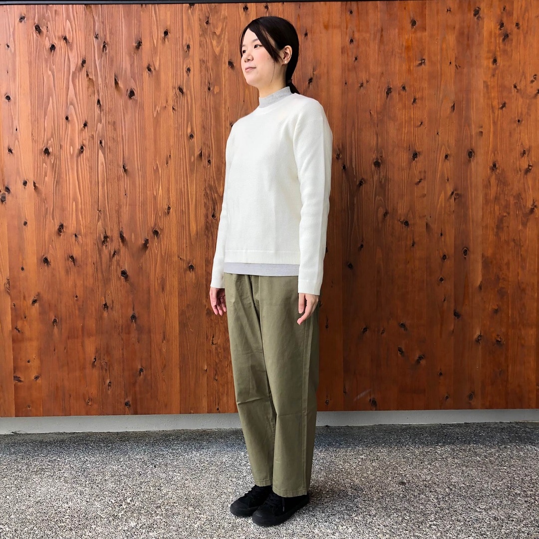 洗えるワッフル編みクルーネックセーター