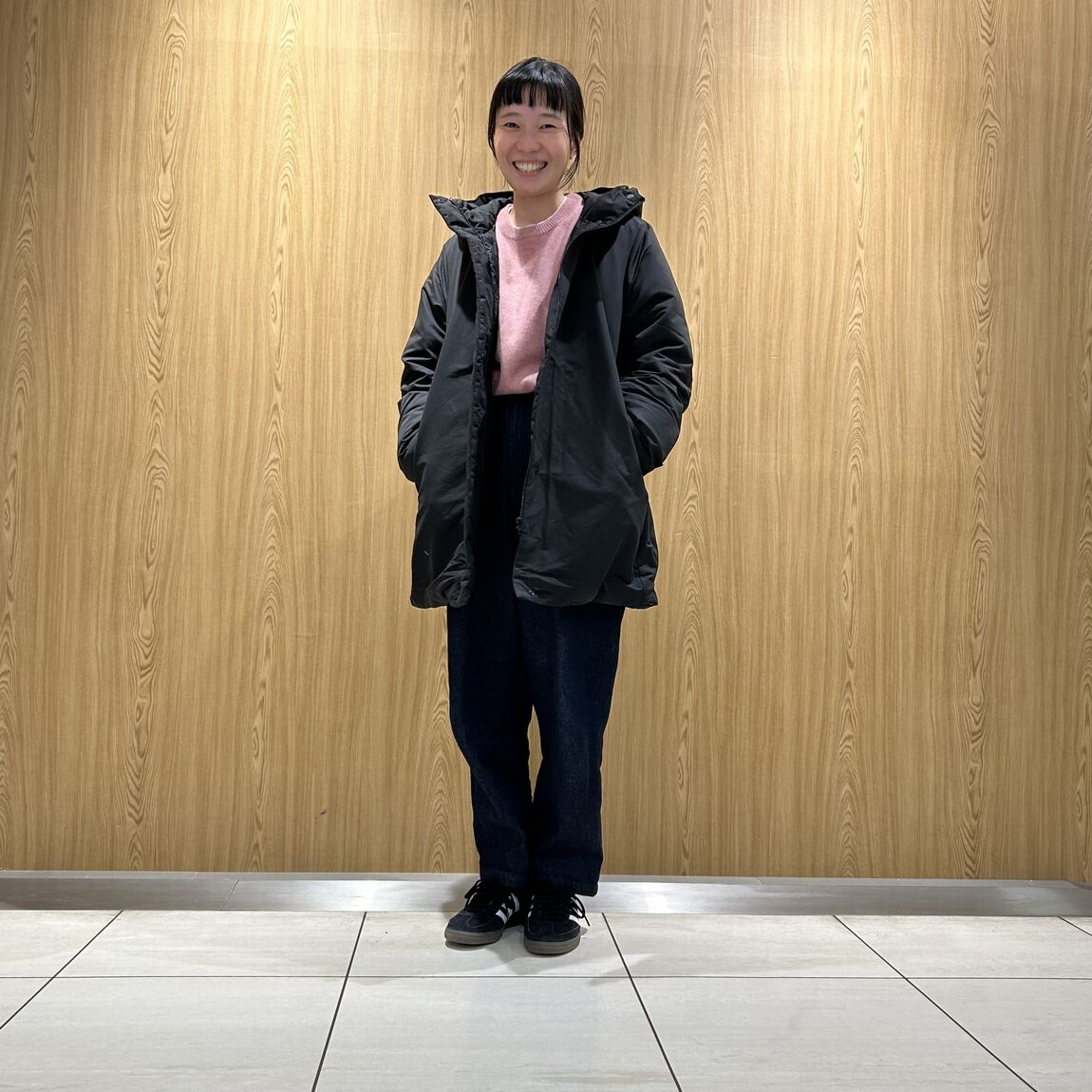 ミドルコート　女性スタッフ