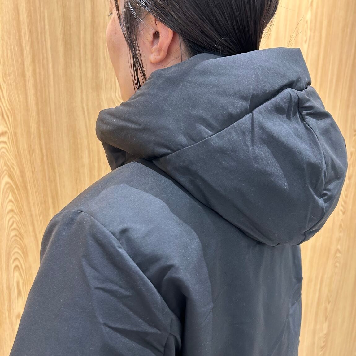 女性スタッフ　ミドルコート