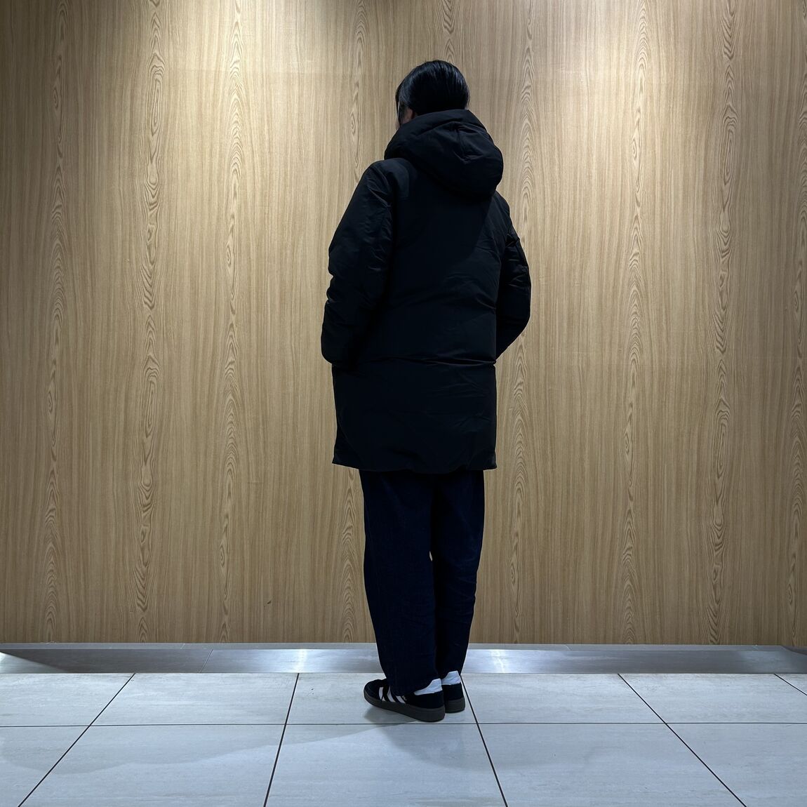 女性スタッフ　ミドルコート