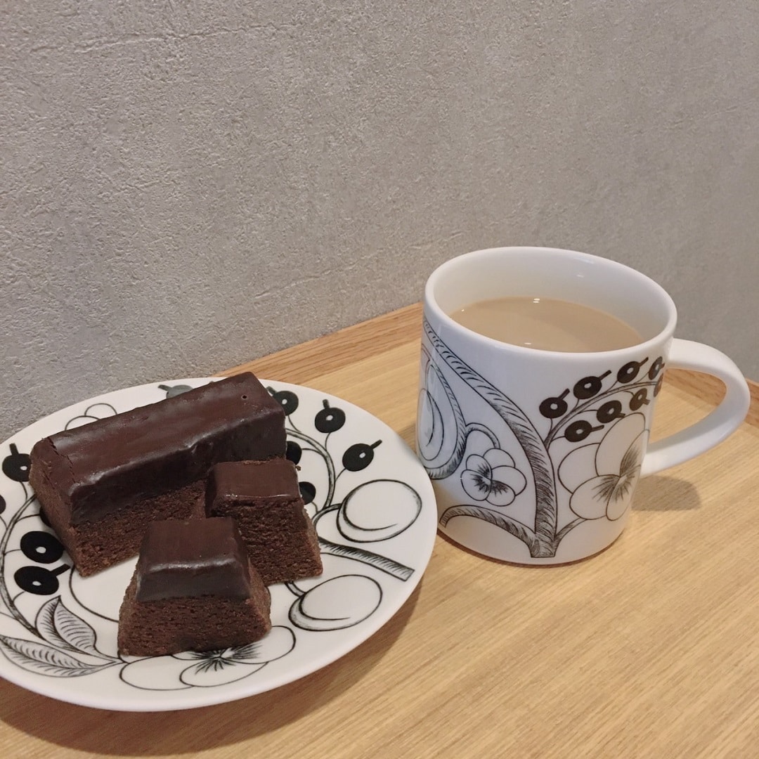 紅茶とカットしたバウム