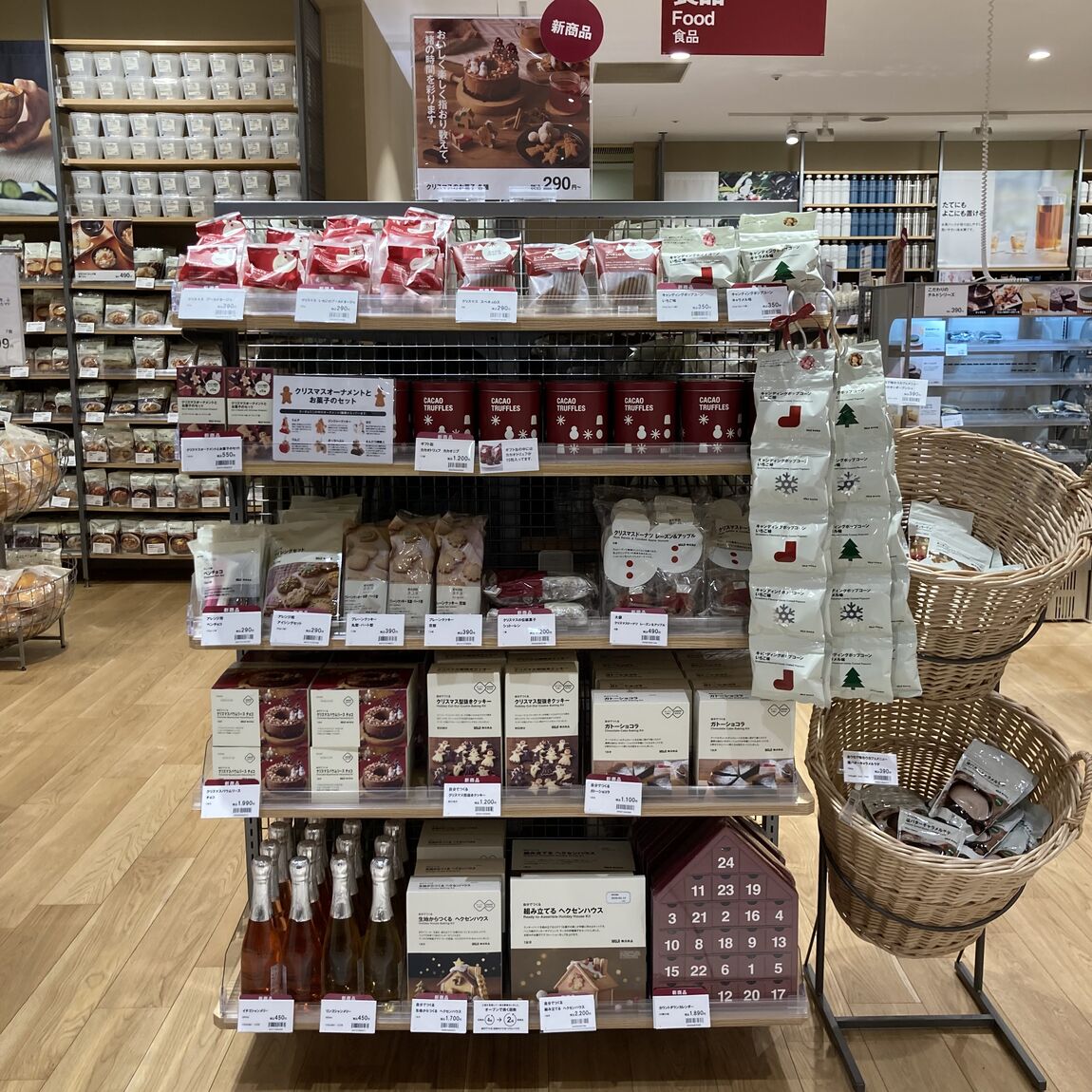 クリスマスお菓子　売場の画像