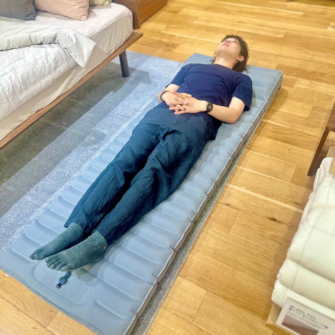 【吉祥寺マルイ】一つ常備しておくと便利な「空気でできたマットレス」_7wnJml