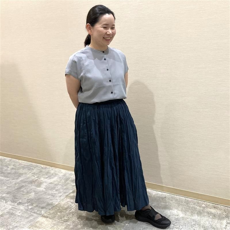 風を通すブラウス全体画像