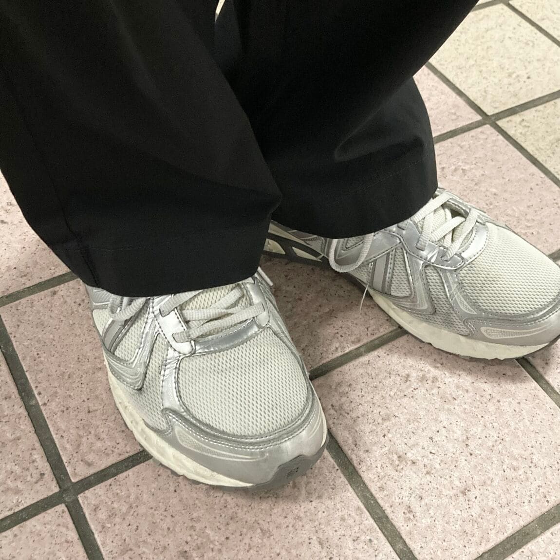 裾