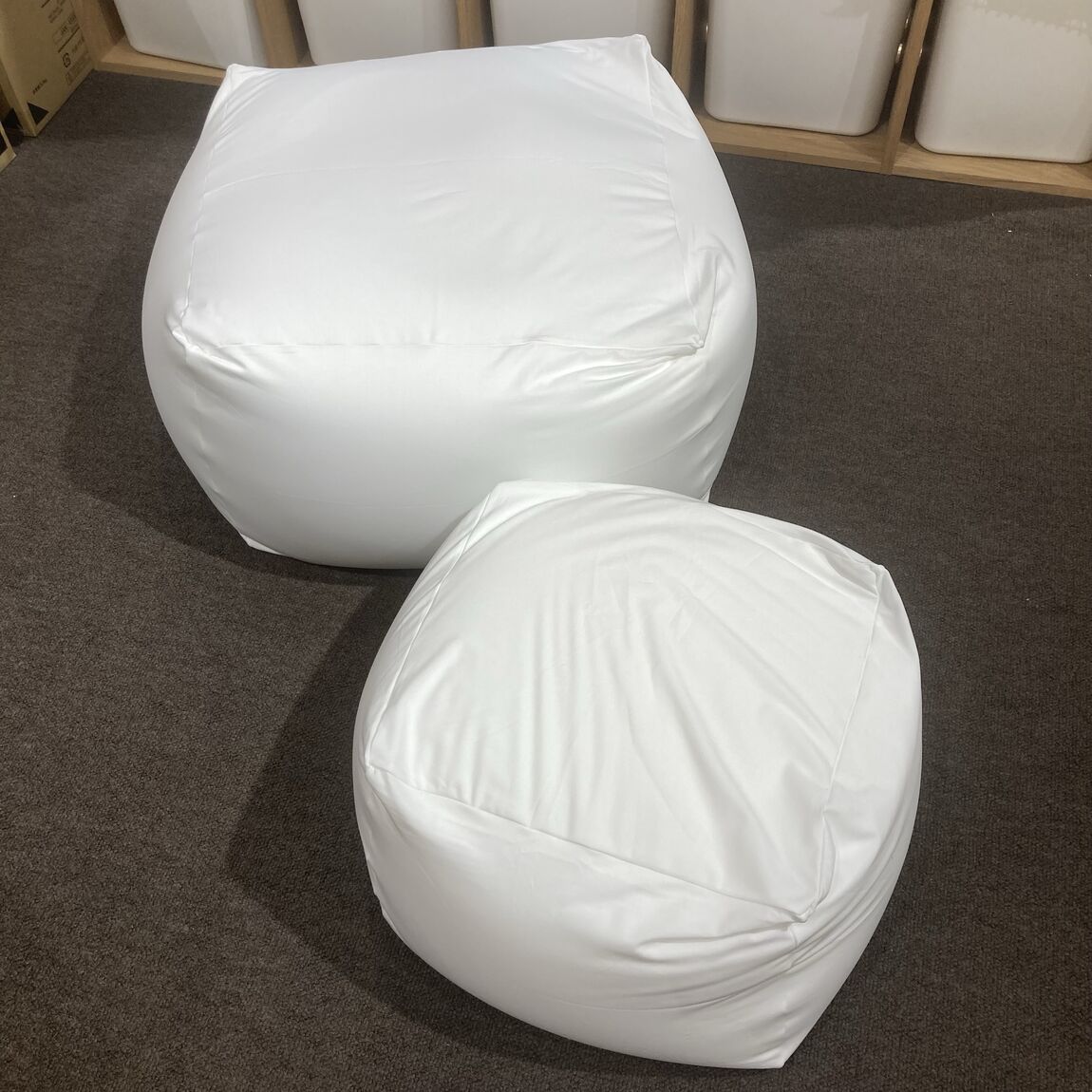 体にフィットするソファ(本体)と体にフィットするソファ小(本体)の写真