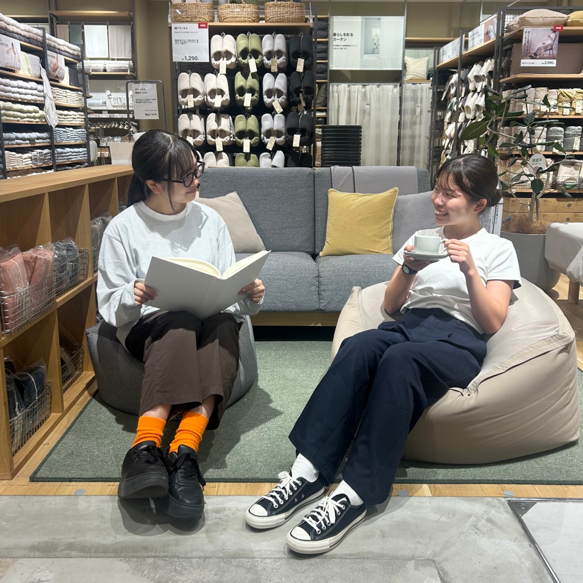体にフィットするソファ