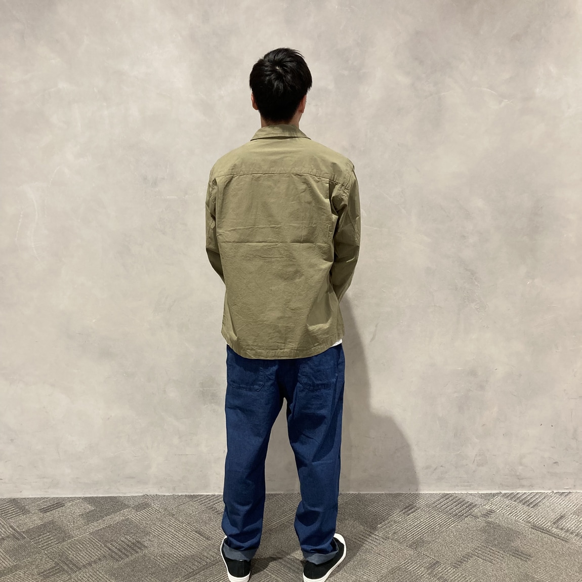 後ろ