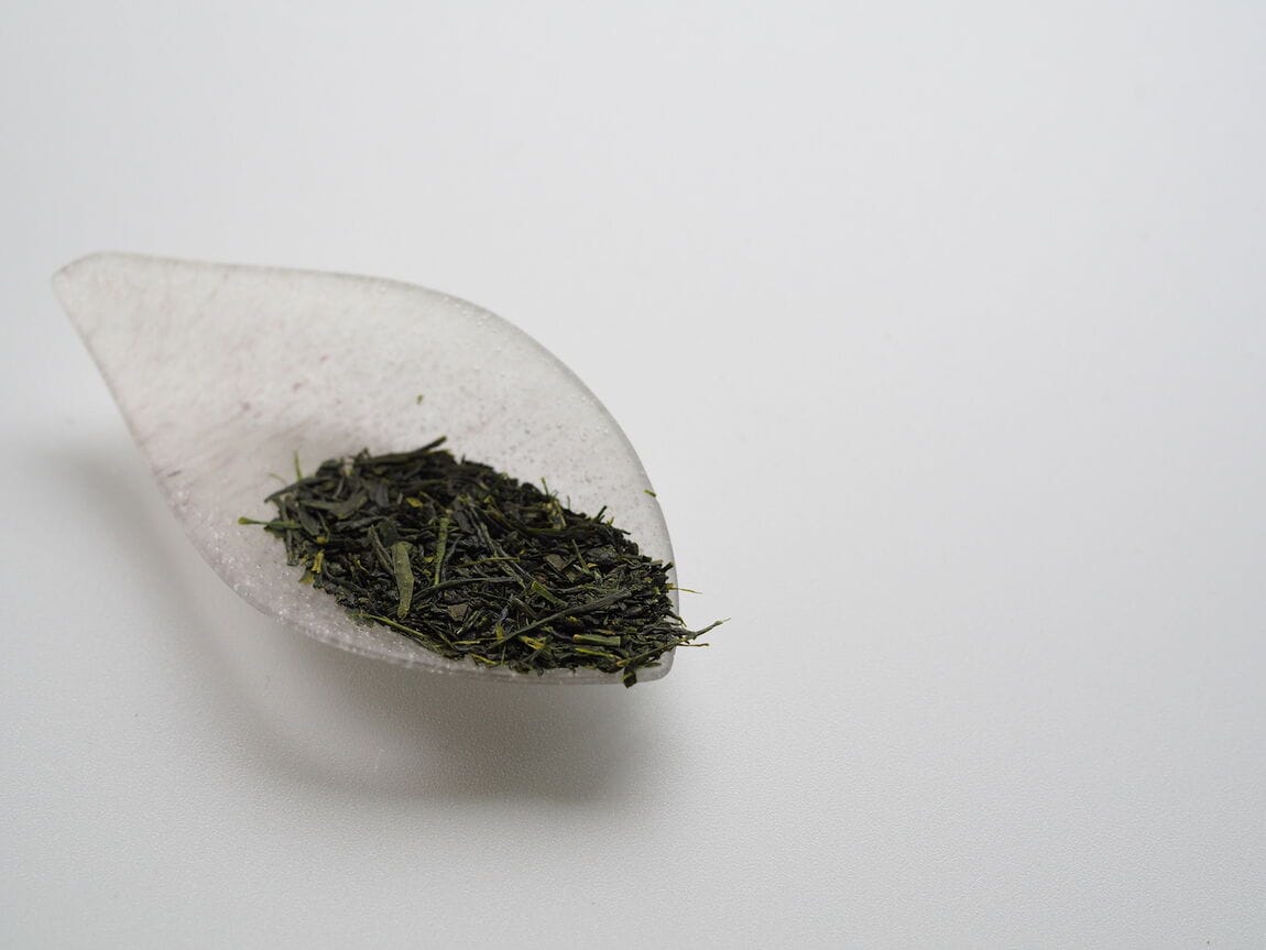 【シエスタハコダテ】茶と花と器と　茶葉をみて、花をきいて、土をあじわふ