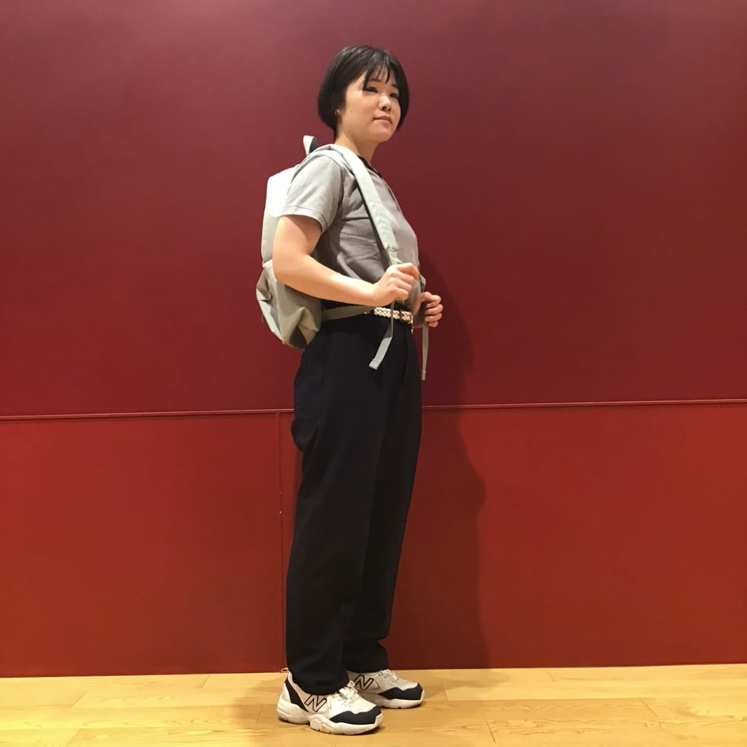 テーパードパンツ着用