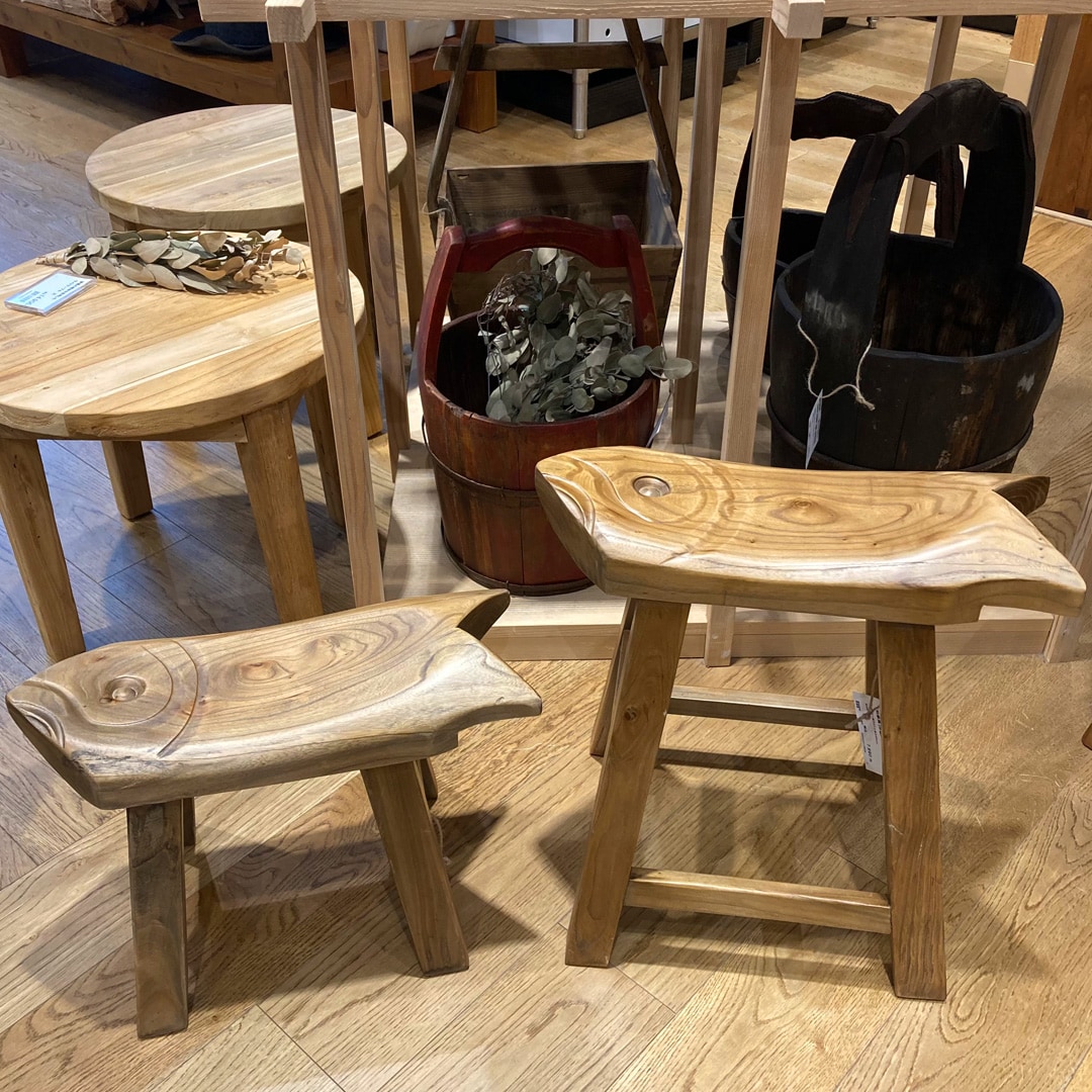 【マルエイガレリア】古家具に小さなサイズが入荷しました