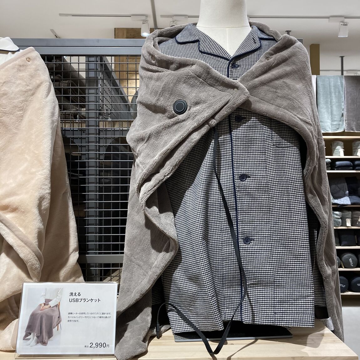 【堅田】ブランケットは羽織ってもご使用いただけます。