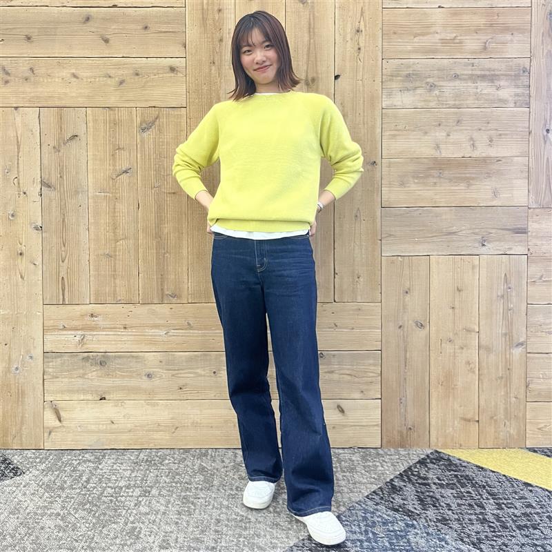 ニットを着た女性