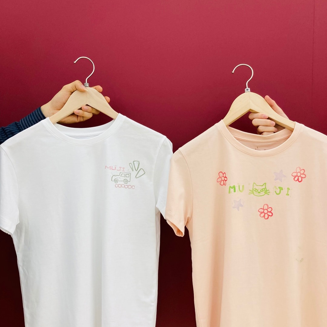 スタンプを押したTシャツ