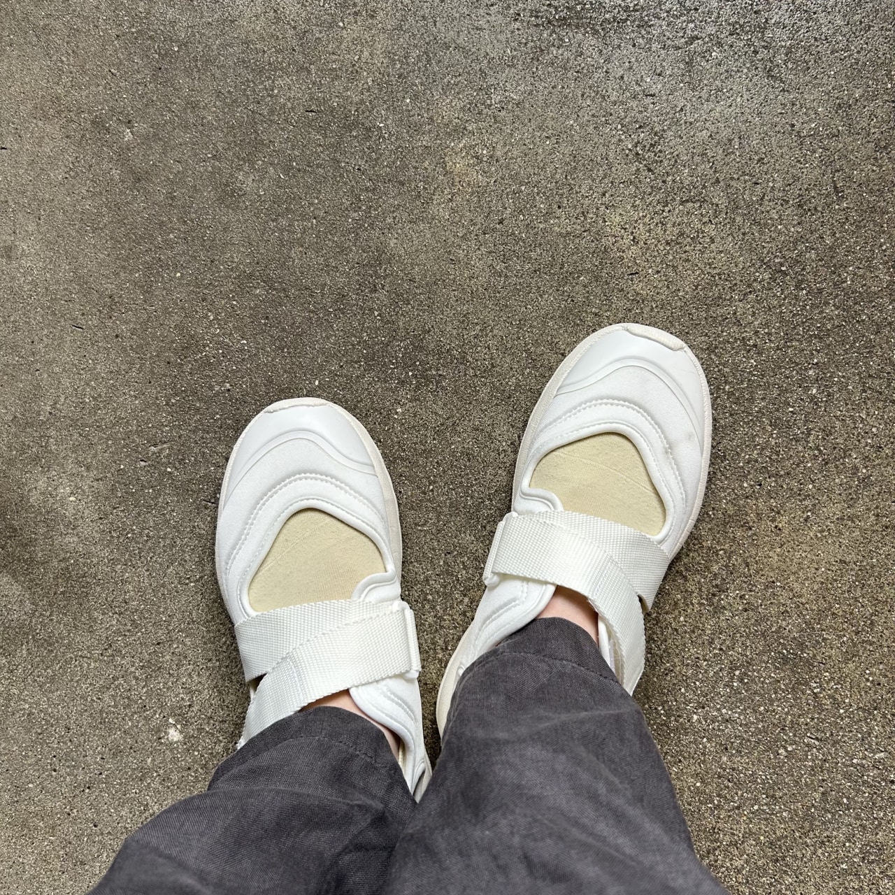 スニーカーサンダルと浅履きスニーカーイン
