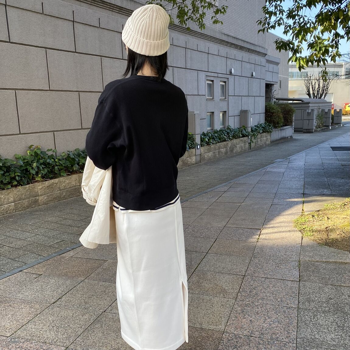 モデル　コートなし後ろ