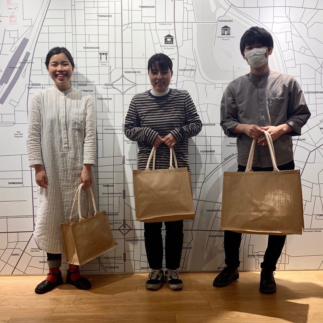 【岡山ロッツ】ジュートマイバッグと３人