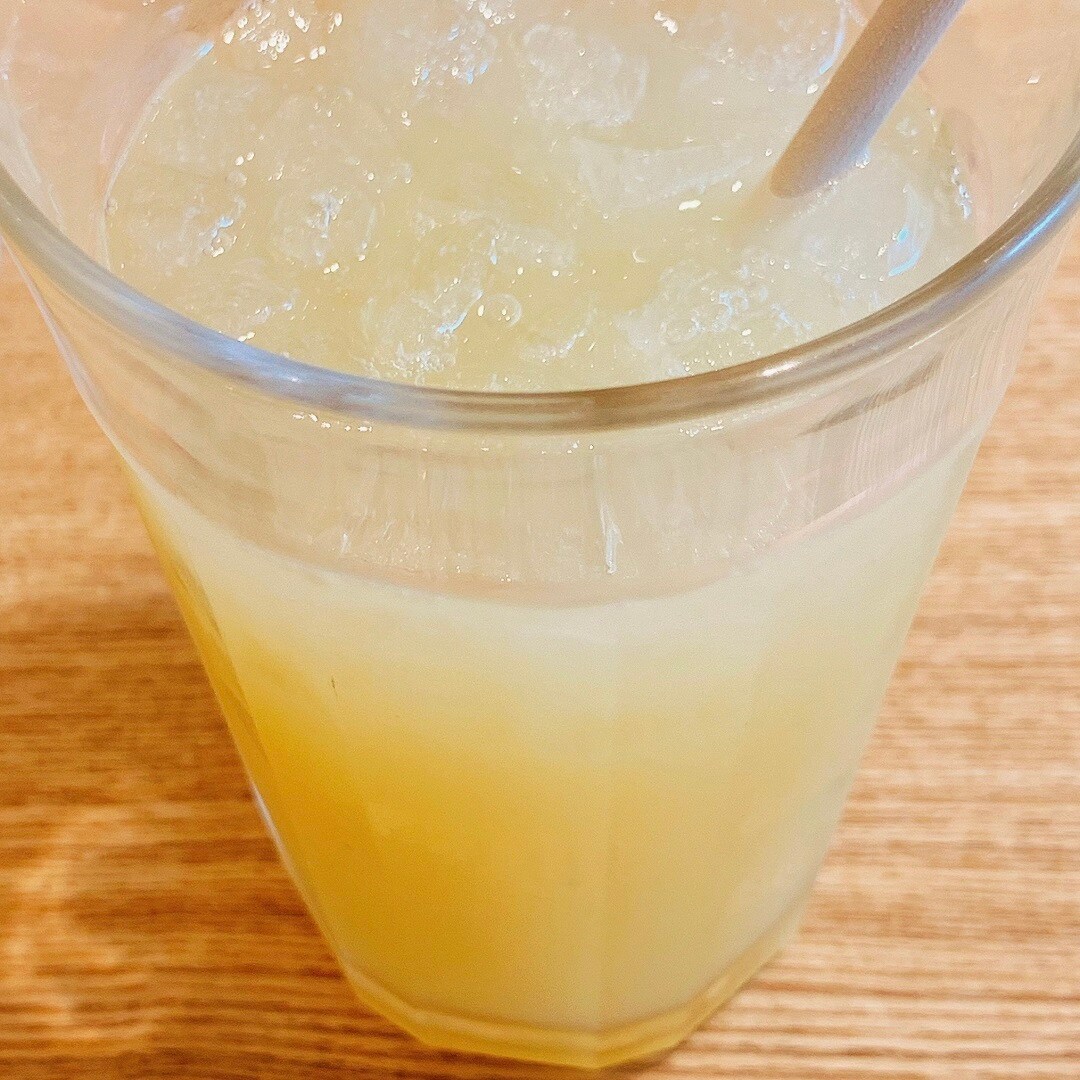 【Café＆MealMUJI日比谷】果汁100％のりんごジュース