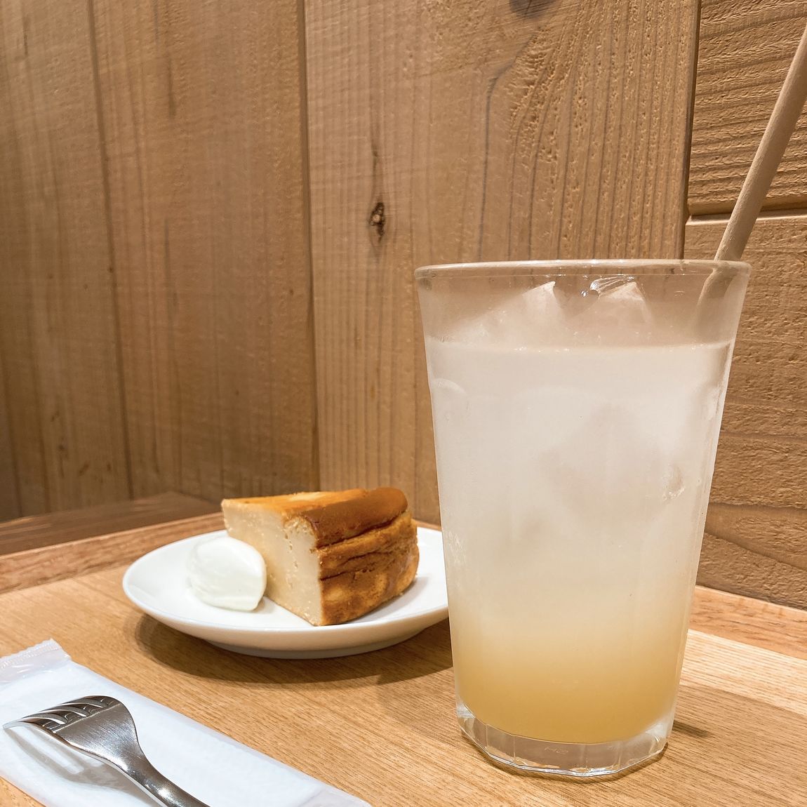 【Café＆Meal MUJI近鉄四日市】くせになる甘酸っぱさ、柚子スカッシュ