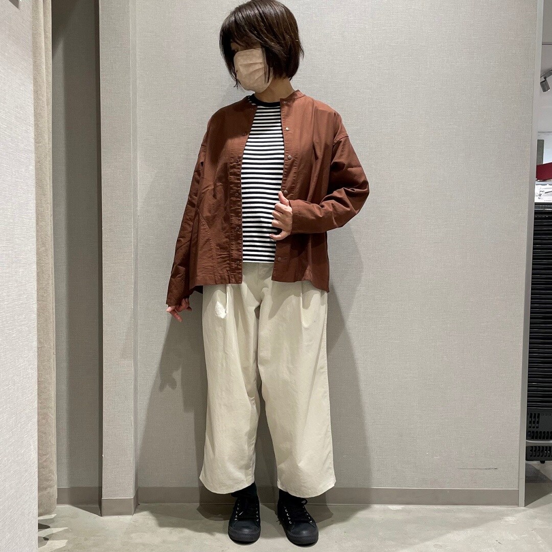 秋色のシャツをまとって秋を先取り