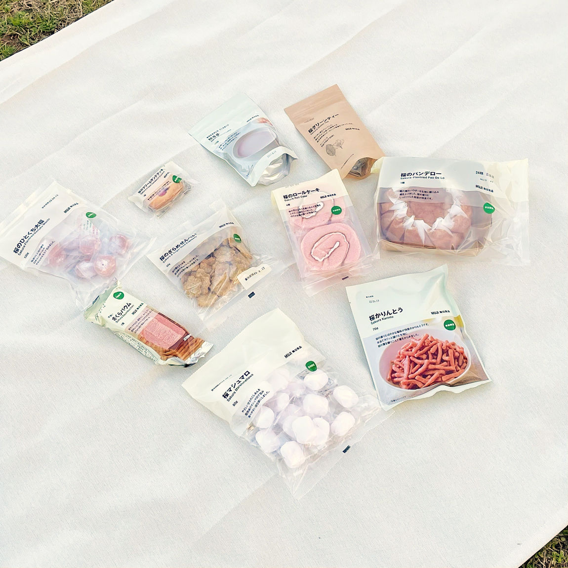 【フェアモール福井】　今年も桜シリーズの食品が入荷されました。いっぱい