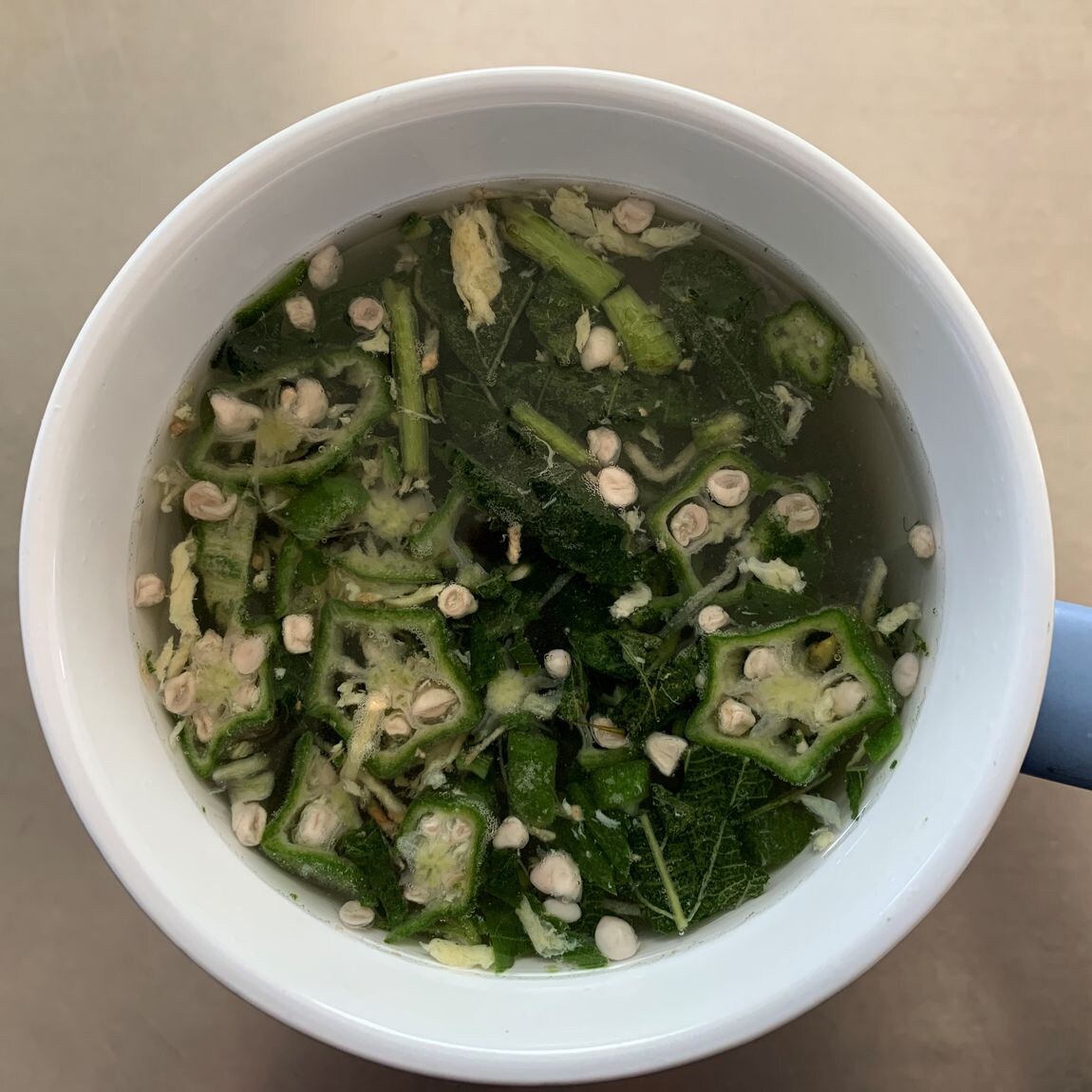 食べるスープ　オクラ入りねばねば野菜のスープ