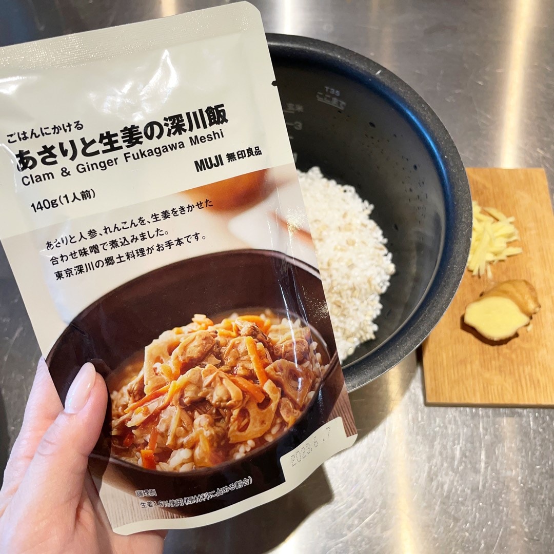 ごはんにかける あさりと生姜の深川飯を使って炊き込みご飯を作ります