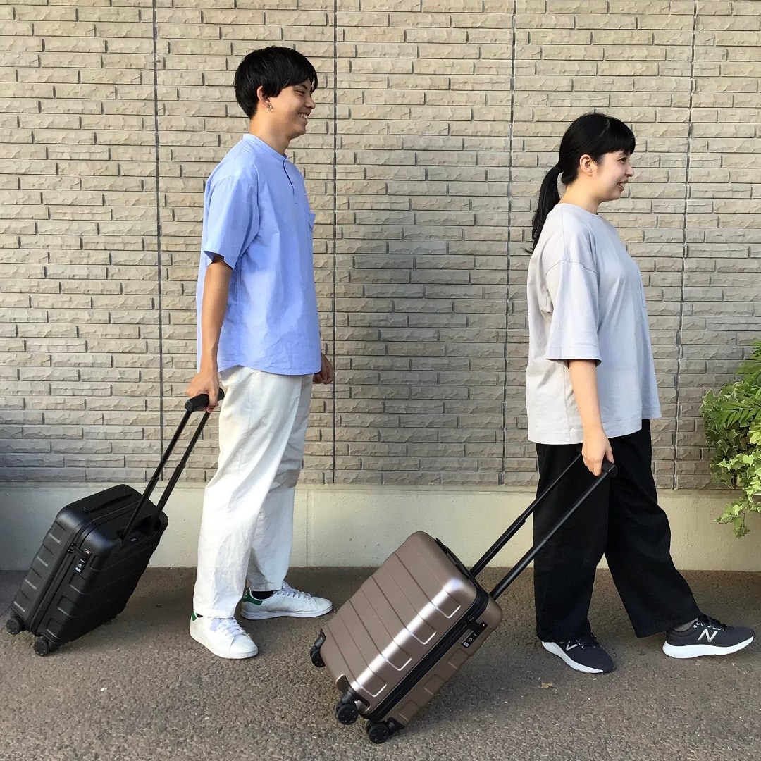 旅の相棒。キャリーケース。