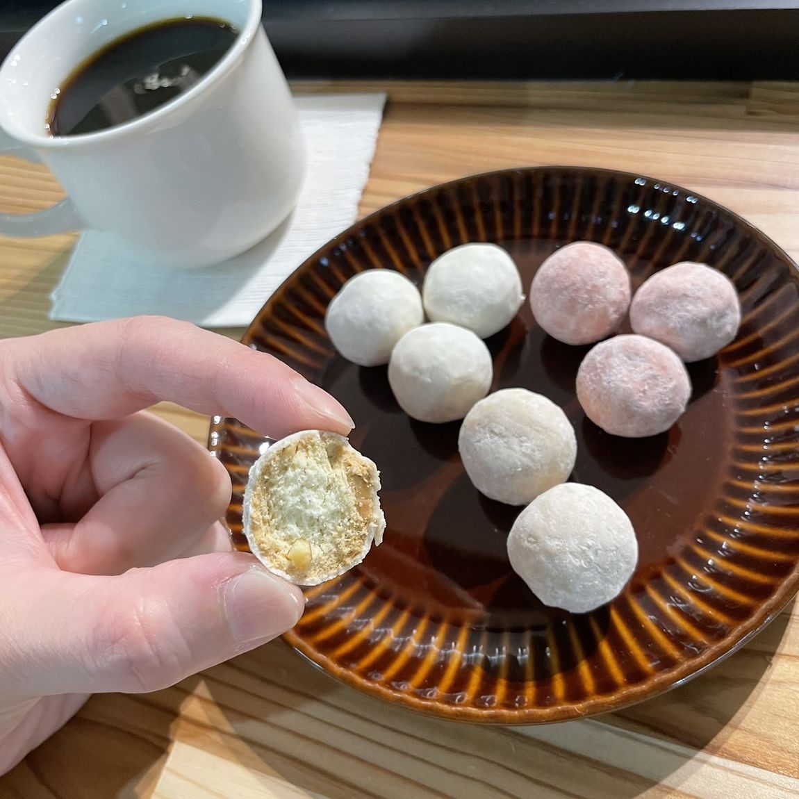 【岡山表町商店街】世界のお菓子　ブールドネージュ