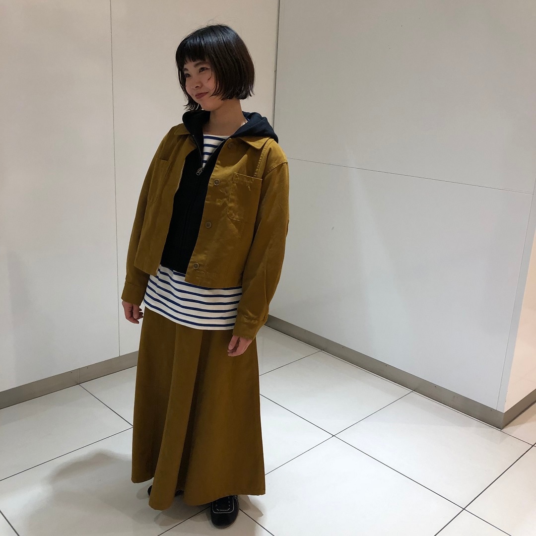 女性が立っている写真