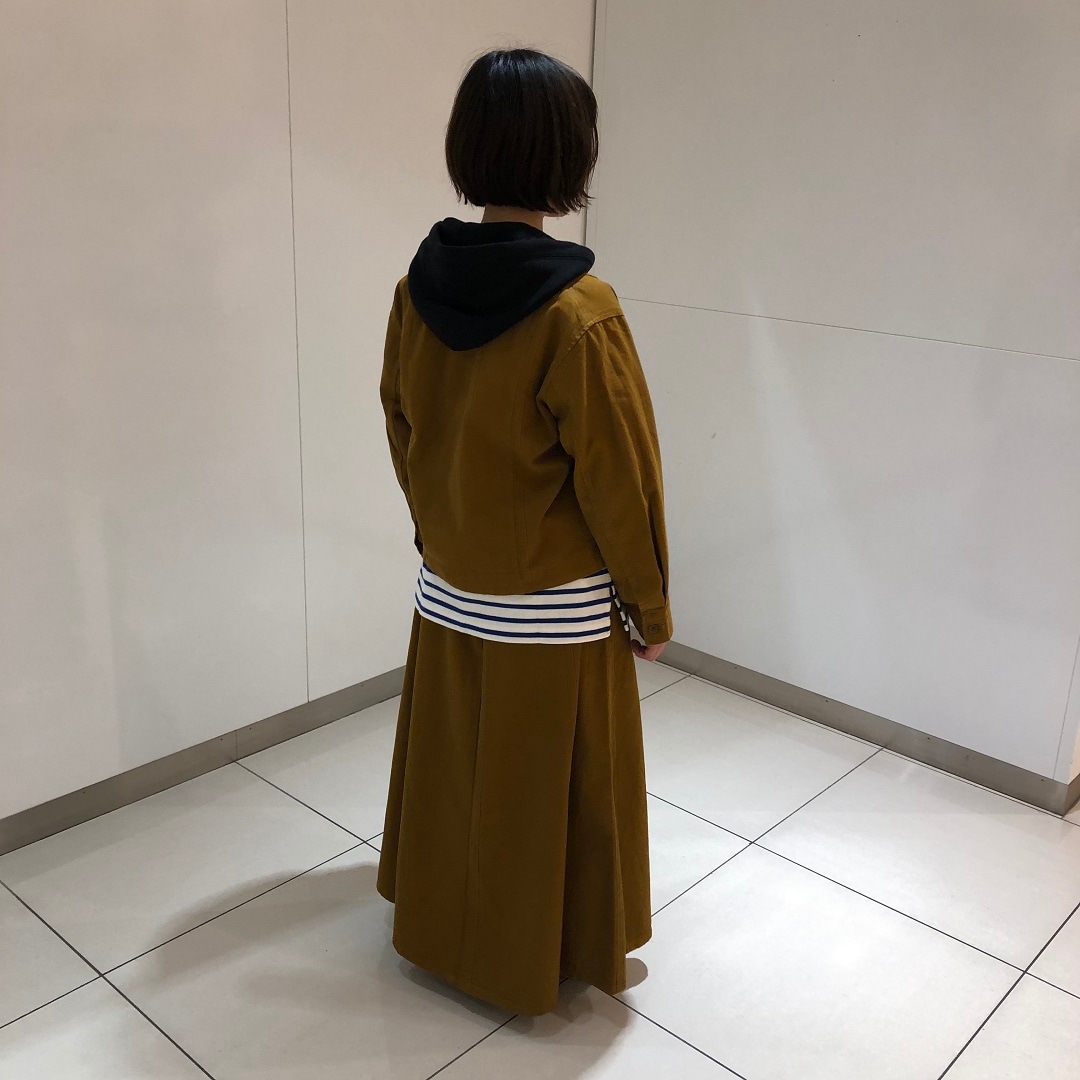 女性が立っている写真
