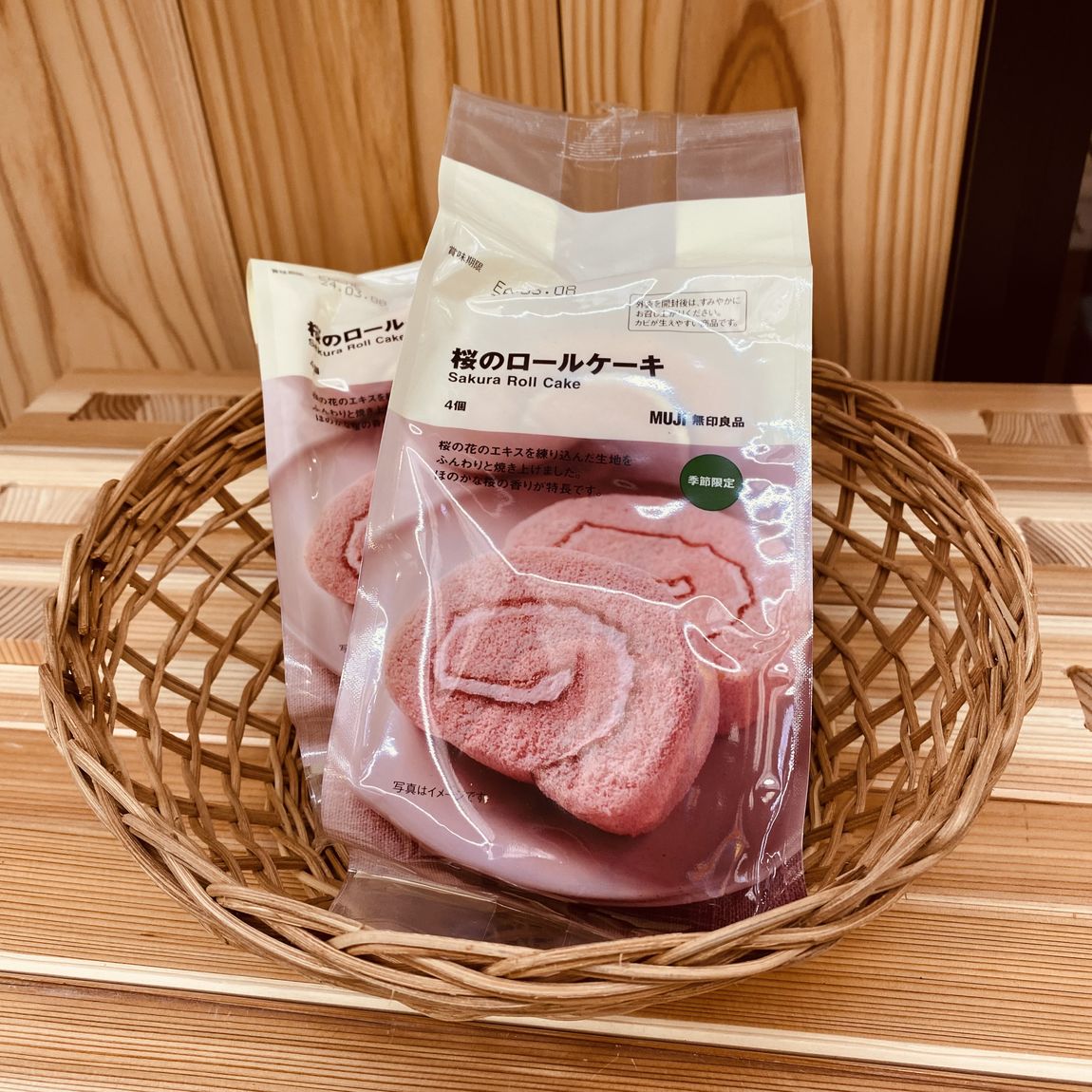 桜のロールケーキ