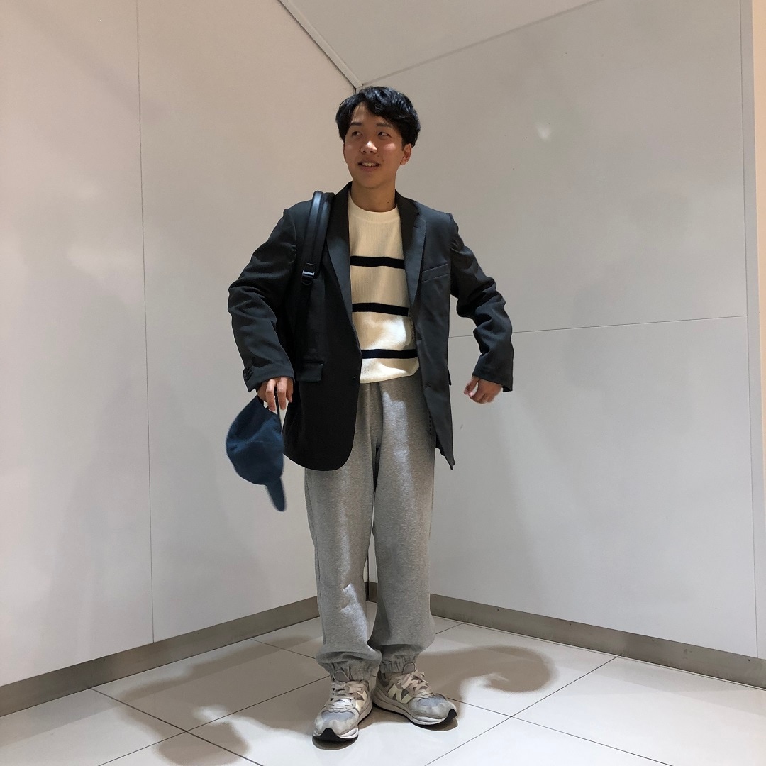 ジャケットを着た男性の写真