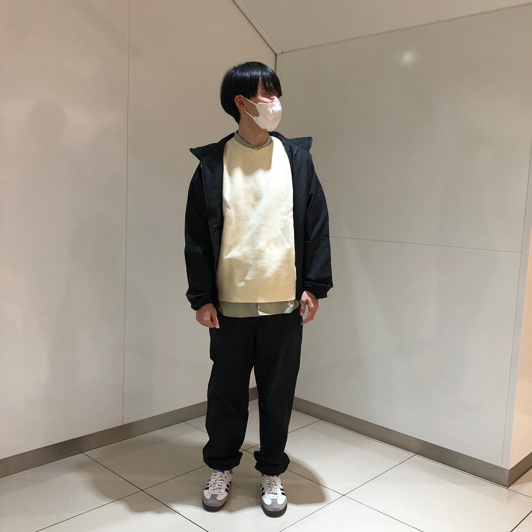 男性が立っている写真