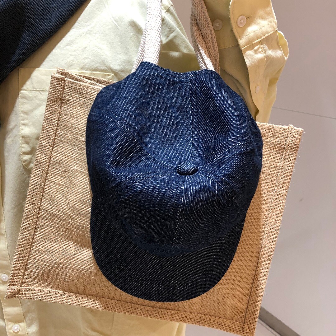 男の子が立っている写真