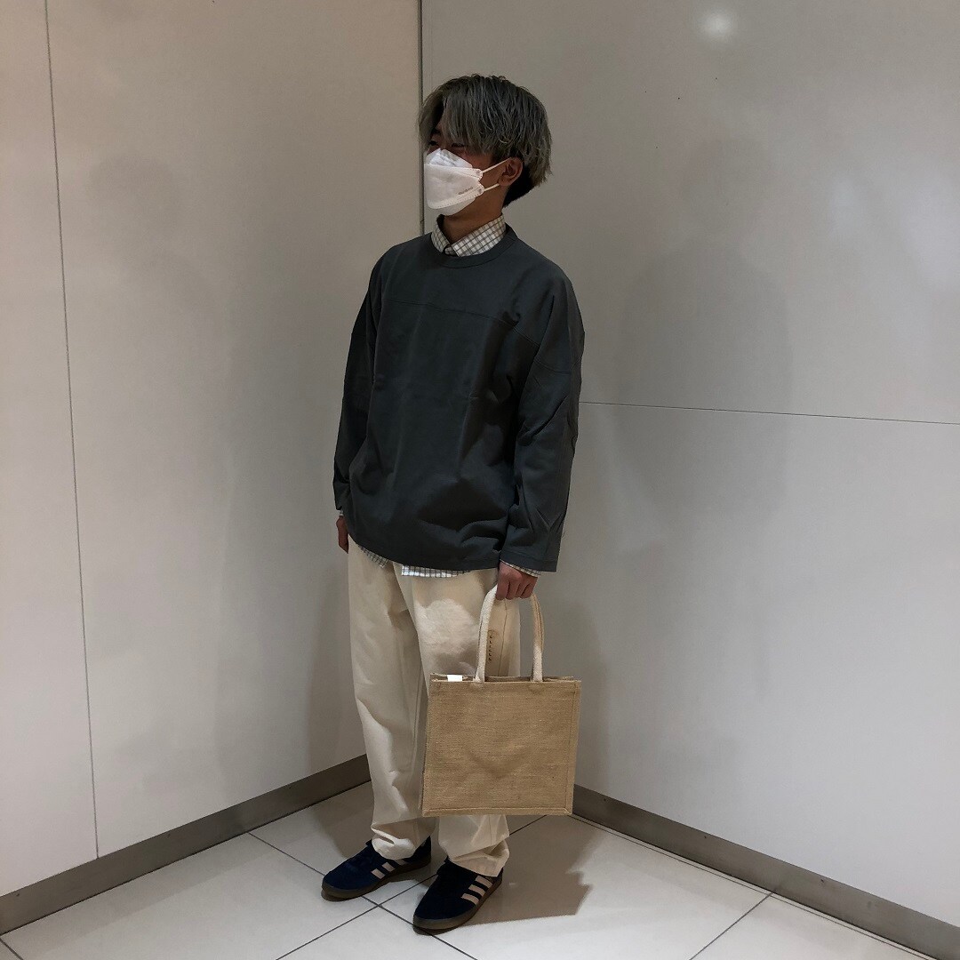 男の子が立っている写真