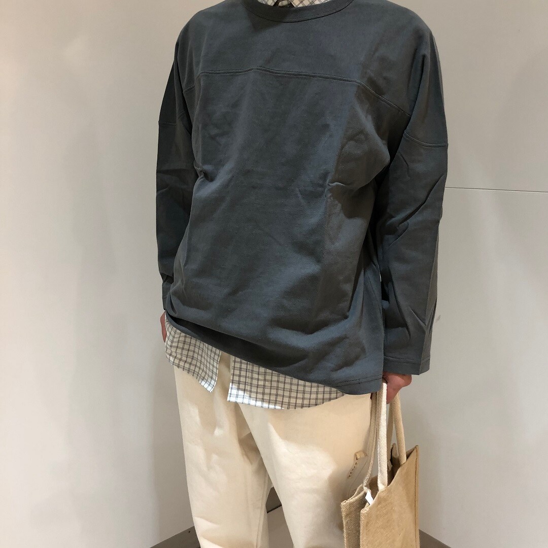 男の子が立っている写真