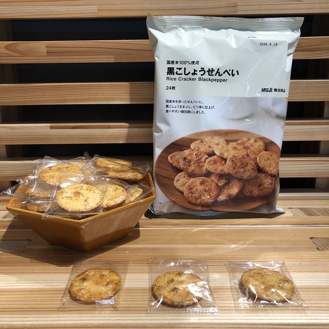 国産米100％使用　黒こしょうせんべい